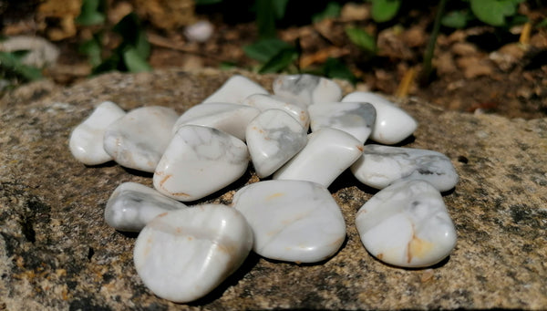 Howlite tumblestone