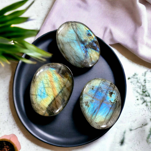 Labradorite Palm Stone: Iridescent Crystal for Intuition (40mm x 40mm): (S) Labradorite Palm