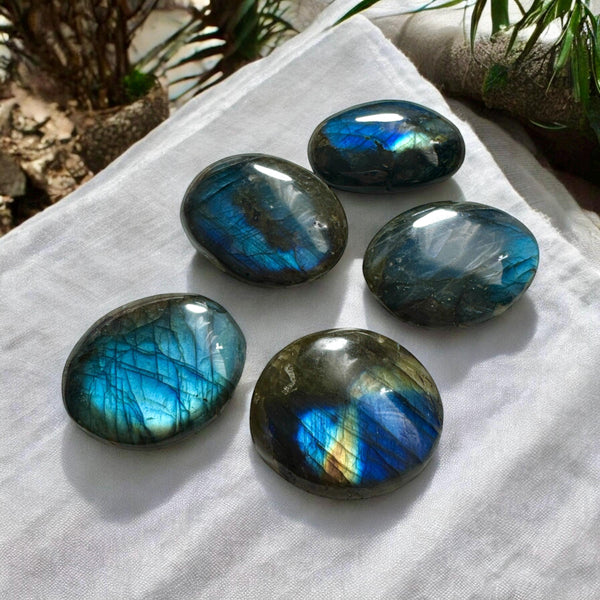 Labradorite Palm Stone: Iridescent Crystal for Intuition (40mm x 40mm): (S) Labradorite Palm