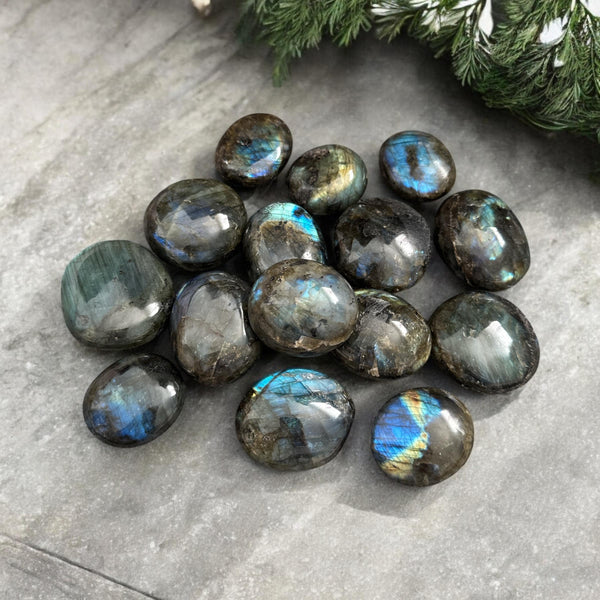 Labradorite Palm Stone: Iridescent Crystal for Intuition (40mm x 40mm): (S) Labradorite Palm