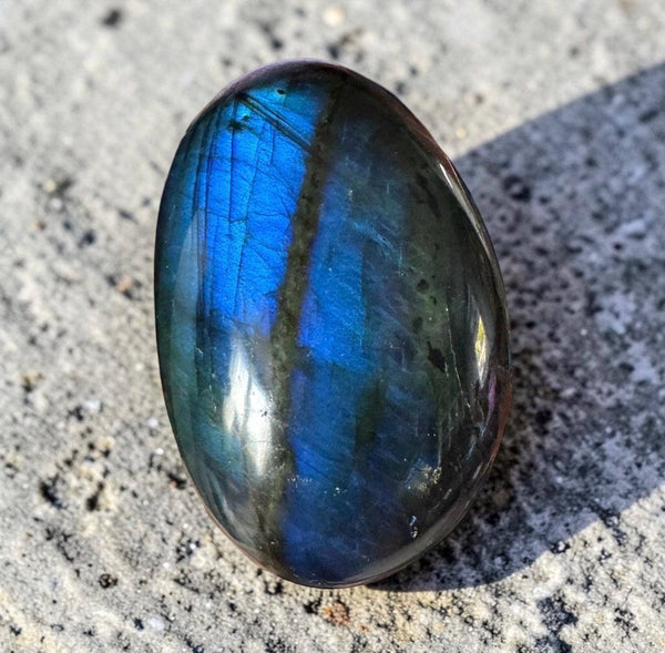 Labradorite Palm Stone: Iridescent Crystal for Intuition (40mm x 40mm): (S) Labradorite Palm