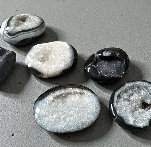 Black Onyx Palm Stone | Protection & Grounding Crystal | Luna by Louise, Crystal Shop UK: XL Palm Stone