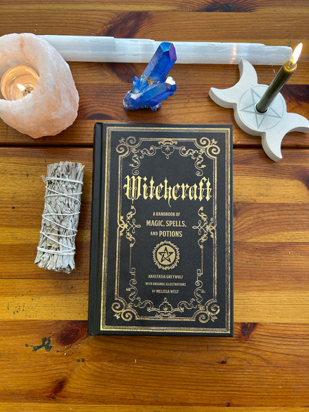 Witchcraft: A Handbook of Magic Spells and Potions (Mystical Handbook)
