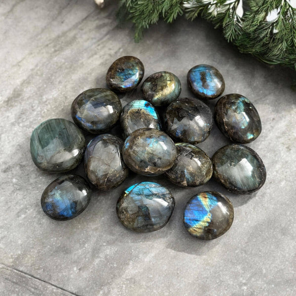 Labradorite Palm Stone: Iridescent Crystal for Intuition (40mm x 40mm): (S) Labradorite Palm