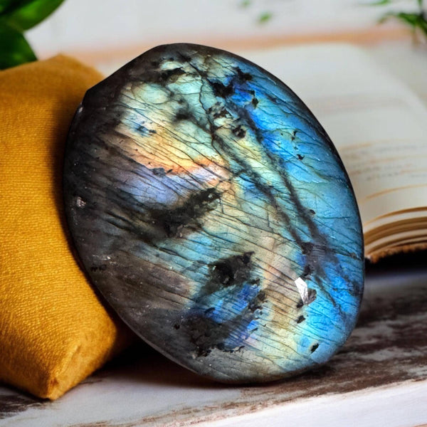 Labradorite Palm Stone: Iridescent Crystal for Intuition (40mm x 40mm): (S) Labradorite Palm
